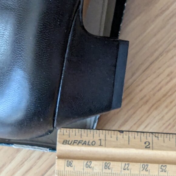 Naturalizer Leather "Soft Shoes" Pumps - Picture 8 of 10